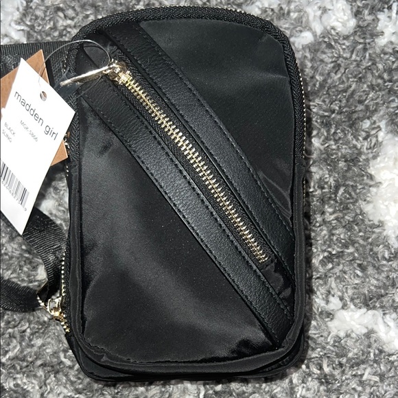 NWT Madden Girl Black Sling Crossbody Bag - Picture 2 of 7